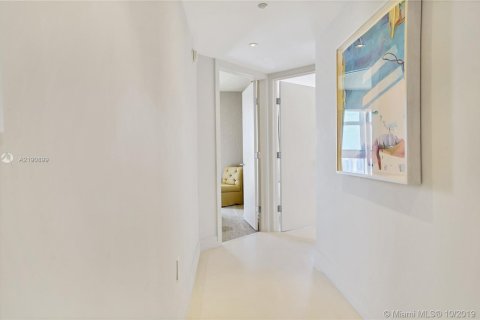 Condominio en venta en Sunny Isles Beach, Florida, 3 dormitorios, 266.07 m2 № 2012645 - foto 21