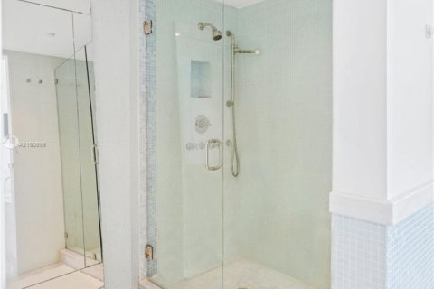 Condominio en venta en Sunny Isles Beach, Florida, 3 dormitorios, 266.07 m2 № 2012645 - foto 15