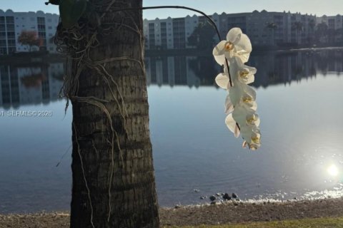 Townhouse in Doral, Florida 3 bedrooms, 141.58 sq.m. № 2003002 - photo 20