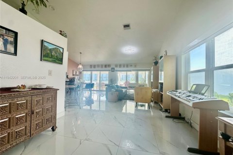 Townhouse in Doral, Florida 3 bedrooms, 141.58 sq.m. № 2003002 - photo 6