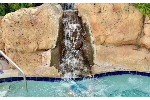 Townhouse in Doral, Florida 3 bedrooms, 141.58 sq.m. № 2003002 - photo 21