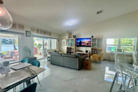 Townhouse in Doral, Florida 3 bedrooms, 141.58 sq.m. № 2003002 - photo 7