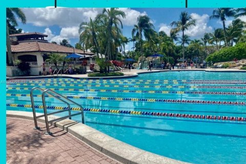 Townhouse in Doral, Florida 3 bedrooms, 141.58 sq.m. № 2003002 - photo 26