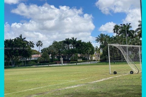 Townhouse in Doral, Florida 3 bedrooms, 141.58 sq.m. № 2003002 - photo 29