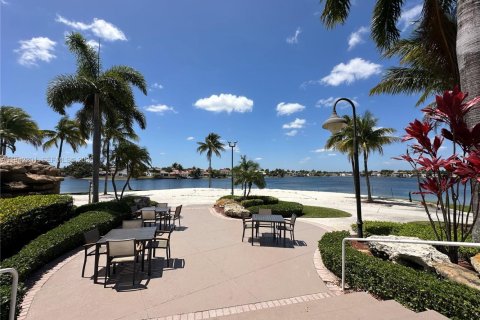 Townhouse in Doral, Florida 3 bedrooms, 141.58 sq.m. № 2003002 - photo 18