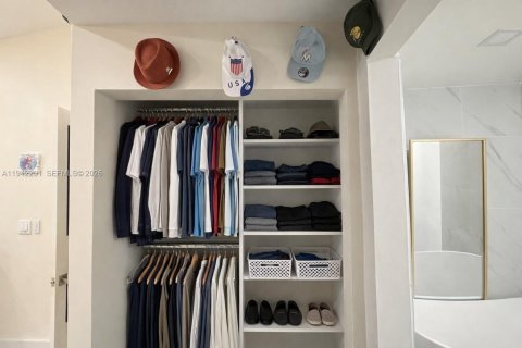 Townhouse in Doral, Florida 3 bedrooms, 141.58 sq.m. № 2003002 - photo 13