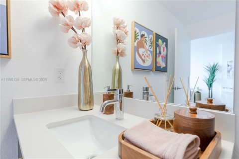 House in Miami, Florida 1 bedroom № 2255458 - photo 12