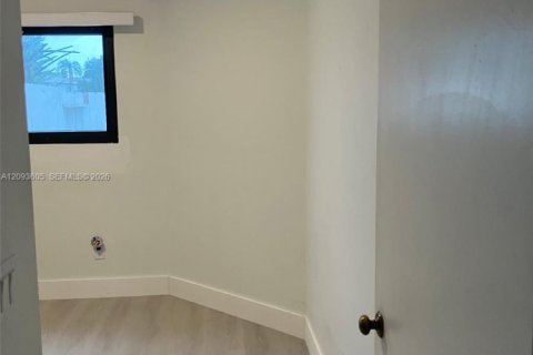 Touwnhouse à louer à Davie, Floride: 3 chambres, 118.54 m2 № 2385018 - photo 13