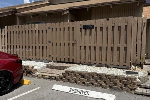 Touwnhouse à louer à Davie, Floride: 3 chambres, 118.54 m2 № 2385018 - photo 3