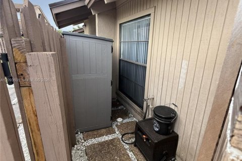 Touwnhouse à louer à Davie, Floride: 3 chambres, 118.54 m2 № 2385018 - photo 18