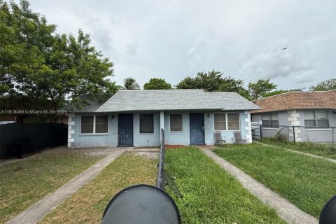 Commercial property in Fort Lauderdale, Florida № 1937466 - photo 1