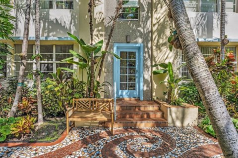 Condominio en Miami Beach, Florida, 2 dormitorios  № 2030799