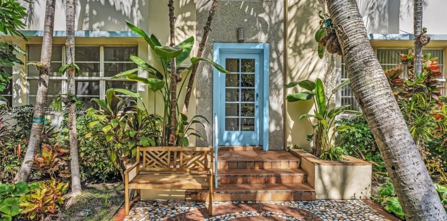 Condominio en Miami Beach, Florida, 2 dormitorios № 2030799