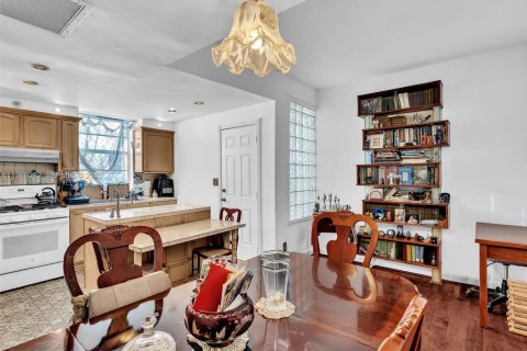 Condominio en venta en Miami Beach, Florida, 2 dormitorios, 91.04 m2 № 2030799 - foto 30