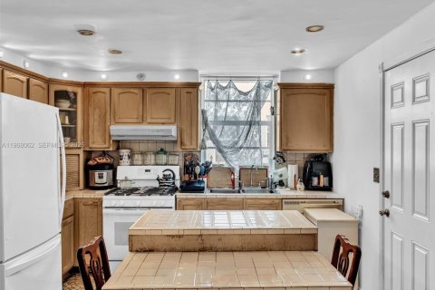 Condominio en venta en Miami Beach, Florida, 2 dormitorios, 91.04 m2 № 2030799 - foto 29