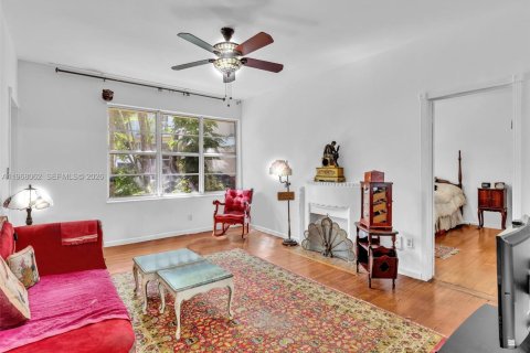 Condominio en venta en Miami Beach, Florida, 2 dormitorios, 91.04 m2 № 2030799 - foto 25