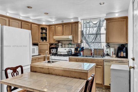 Condominio en venta en Miami Beach, Florida, 2 dormitorios, 91.04 m2 № 2030799 - foto 28