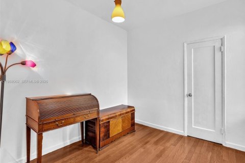 Condominio en venta en Miami Beach, Florida, 2 dormitorios, 91.04 m2 № 2030799 - foto 12