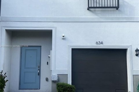 Townhouse in Florida City, Florida 3 bedrooms, 128.76 sq.m. № 2392066