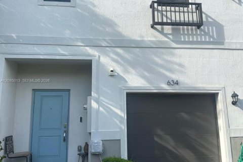 Townhouse in Florida City, Florida 3 bedrooms, 128.76 sq.m. № 2392066 - photo 2