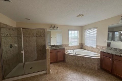 House in Ruskin, Florida 6 bedrooms, 395.67 sq.m. № 1831587 - photo 10