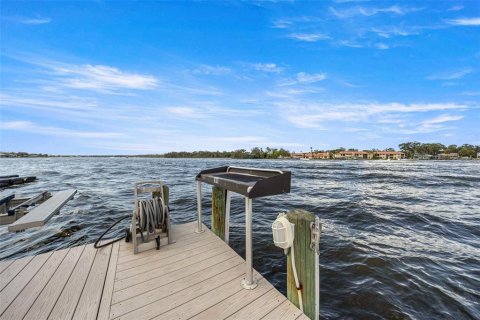 House in Crystal River, Florida 3 bedrooms, 260.68 sq.m. № 2393782 - photo 14
