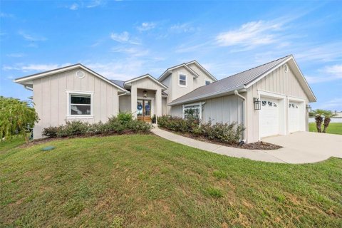 House in Crystal River, Florida 3 bedrooms, 260.68 sq.m. № 2393782 - photo 3