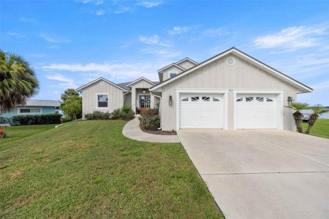 House in Crystal River, Florida 3 bedrooms, 260.68 sq.m. № 2393782 - photo 4
