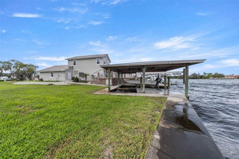 House in Crystal River, Florida 3 bedrooms, 260.68 sq.m. № 2393782 - photo 9
