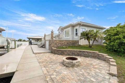 House in Crystal River, Florida 3 bedrooms, 260.68 sq.m. № 2393782 - photo 13