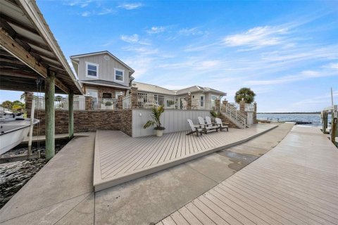 House in Crystal River, Florida 3 bedrooms, 260.68 sq.m. № 2393782 - photo 10