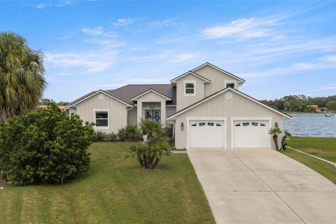 House in Crystal River, Florida 3 bedrooms, 260.68 sq.m. № 2393782 - photo 2