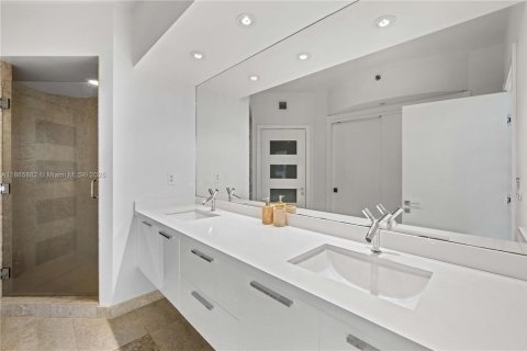 Condominio en venta en Miami Beach, Florida, 2 dormitorios, 143.81 m2 № 1979363 - foto 13