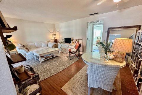 Condominio en venta en Clearwater, Florida, 1 dormitorio, 62.71 m2 № 2237325 - foto 4