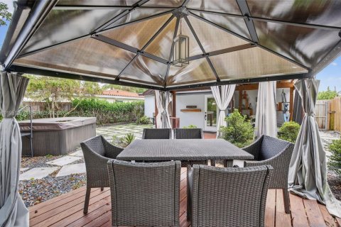 House in Oakland Park, Florida 2 bedrooms, 72.84 sq.m. № 2006314 - photo 30