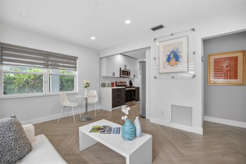 House in Oakland Park, Florida 2 bedrooms, 72.84 sq.m. № 2006314 - photo 6