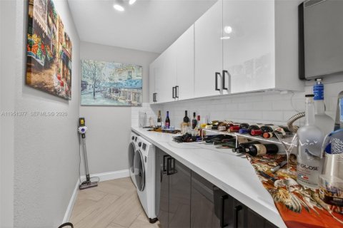 House in Oakland Park, Florida 2 bedrooms, 72.84 sq.m. № 2006314 - photo 20