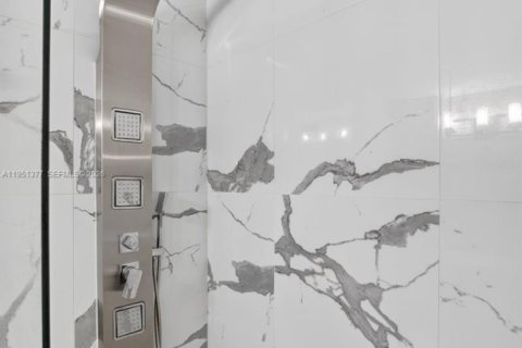 House in Oakland Park, Florida 2 bedrooms, 72.84 sq.m. № 2006314 - photo 18