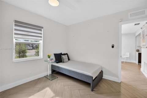 House in Oakland Park, Florida 2 bedrooms, 72.84 sq.m. № 2006314 - photo 13