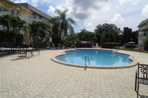 Купить кондоминиум в Майами, Флорида 2 спальни, 85.47м2, № 1940016 - фото 12