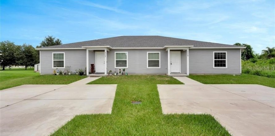 Commercial property in Kissimmee, Florida 8 bedrooms, 279.64 sq.m. № 2376635