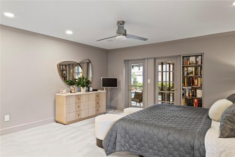 House in Tampa, Florida 4 bedrooms, 249.54 sq.m. № 2151474 - photo 25