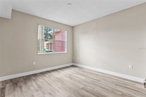 Condo in Orlando, Florida, 3 bedrooms  № 2205470 - photo 8