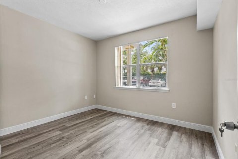 Condo in Orlando, Florida, 3 bedrooms  № 2205470 - photo 11