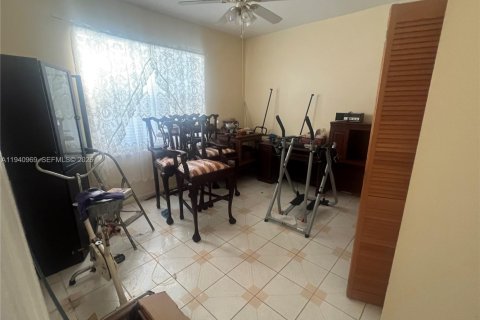 House in Greenacres, Florida 4 bedrooms, 189.24 sq.m. № 1997813 - photo 9