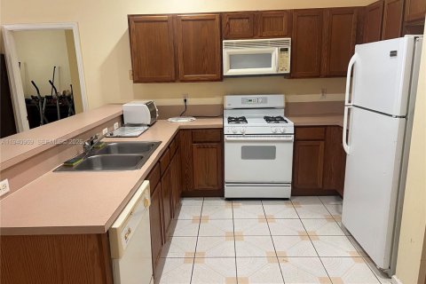 House in Greenacres, Florida 4 bedrooms, 189.24 sq.m. № 1997813 - photo 3