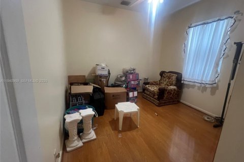 House in Greenacres, Florida 4 bedrooms, 189.24 sq.m. № 1997813 - photo 6