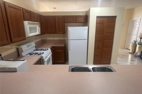 House in Greenacres, Florida 4 bedrooms, 189.24 sq.m. № 1997813 - photo 4