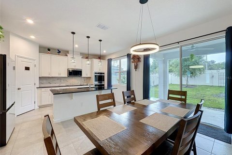 House in DeLand, Florida 5 bedrooms, 283.91 sq.m. № 2228336 - photo 16