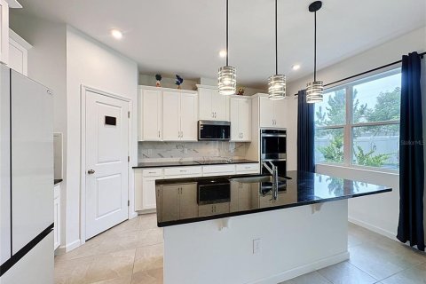 House in DeLand, Florida 5 bedrooms, 283.91 sq.m. № 2228336 - photo 10